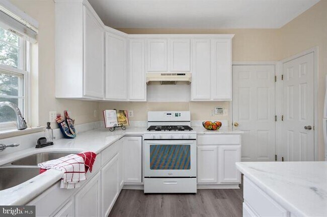 Building Photo - 6 Riggs Rd