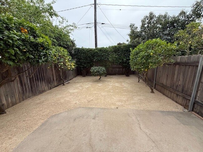 Building Photo - Hidden Valley Townhome Available