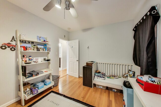 Building Photo - 5140 N Leavitt St