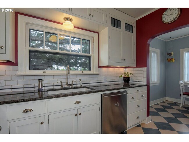 Building Photo - BEAUTIFUL TUDOR ON ALAMEDA RIDGE, 4/2.5
