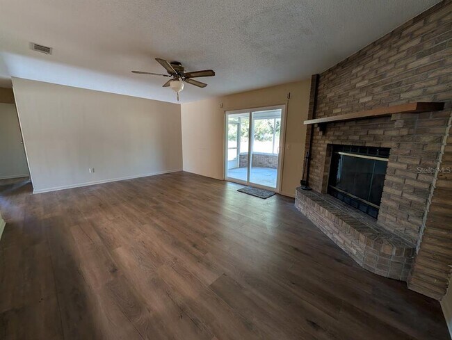 Building Photo - 149 SW Blueberry Pl