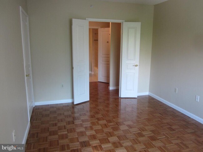 Building Photo - 7111 Woodmont Ave