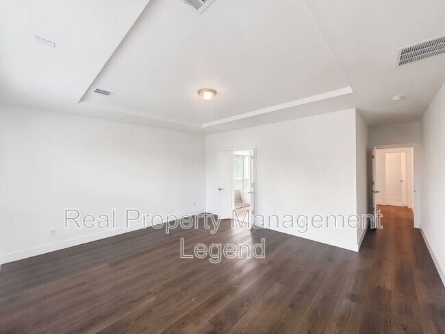 Building Photo - 1019 Modesto Dr