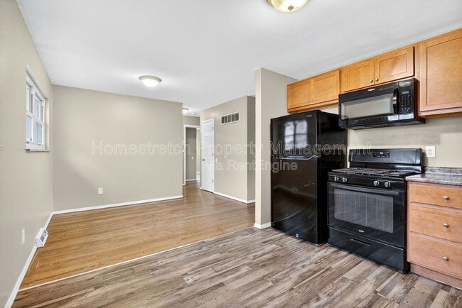 Building Photo - 2 Canary Ct