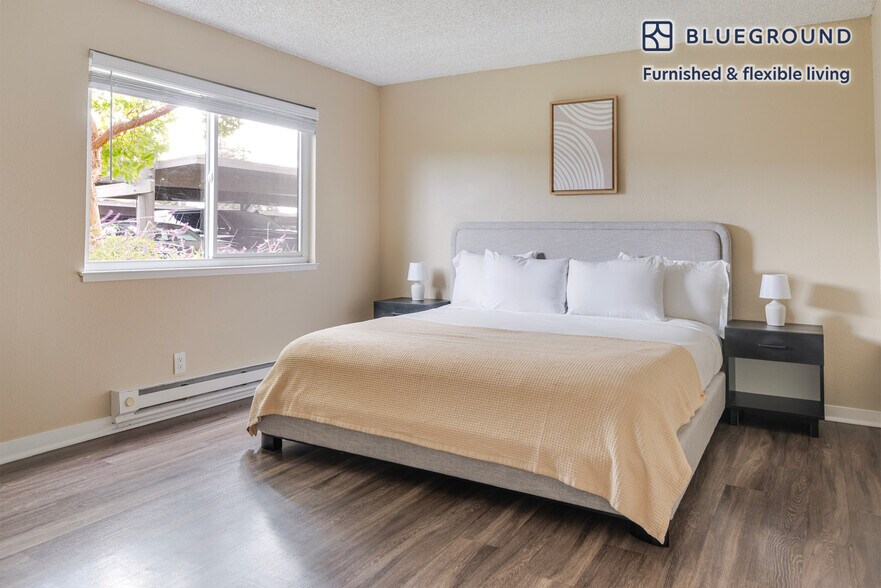 Building Photo - 788 Edgewater Blvd