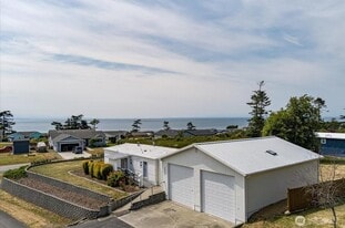 Building Photo - 2552 La Verde St