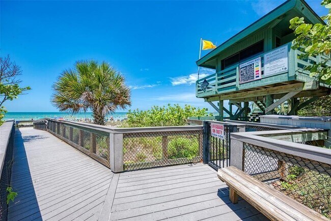 Building Photo - 1648 Bayshore Dr