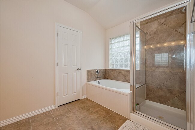 Building Photo - 1007 Casting Springs Way