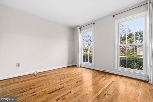 Building Photo - 7520 Royal Dominion Dr