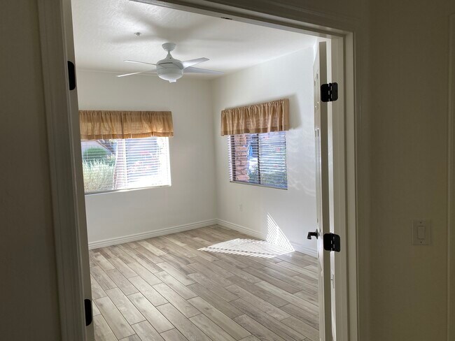 Den - 16801 N 94th St