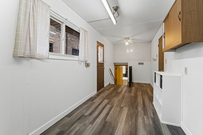 Building Photo - 421 N Elm St