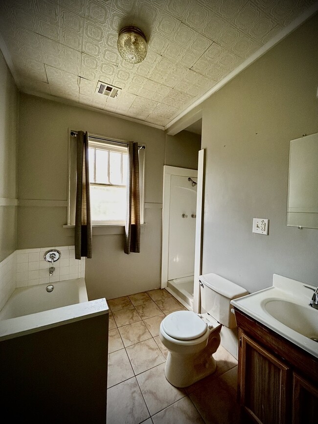 Building Photo - 215 S 29th St