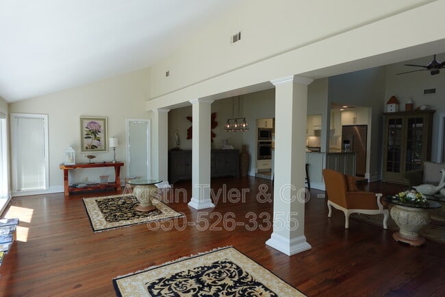 Building Photo - 444 Silver Lake N