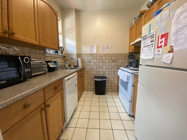 Primary Photo - 52 Gainsborough St