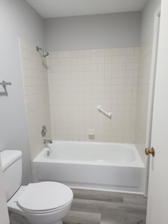 Building Photo - 252 Kensington Ct