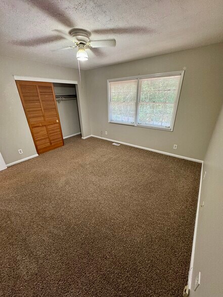 Building Photo - 158 Kenmore Pl