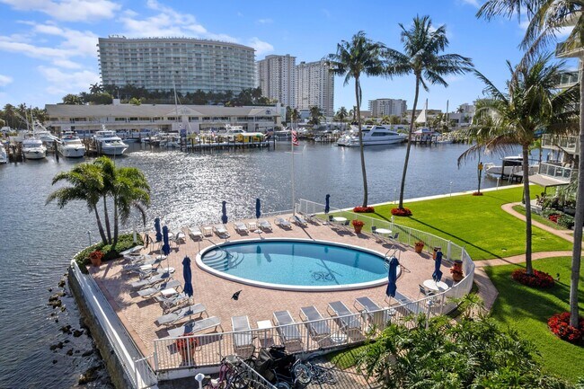 Building Photo - 140 NE 28th Ave