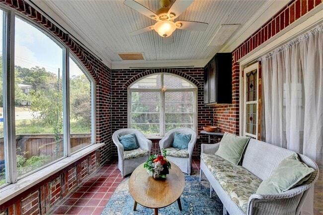 Building Photo - 309 S Columbia Dr
