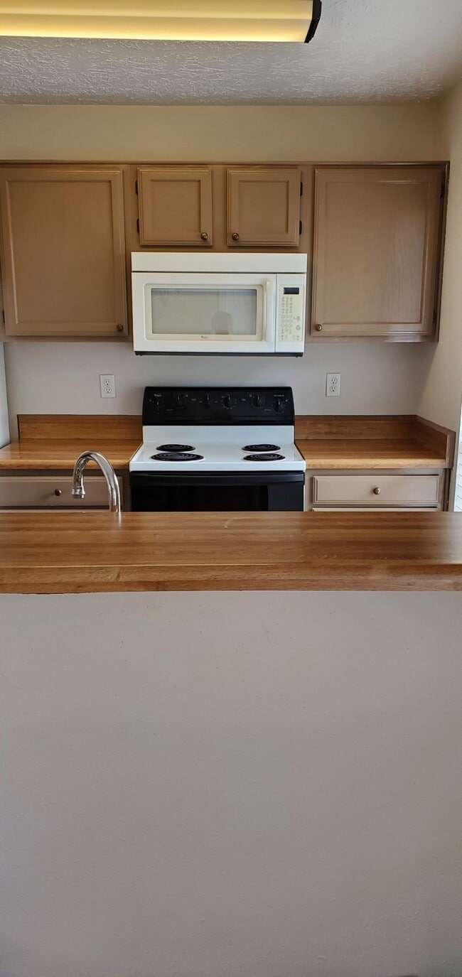 Building Photo - 2805 Knoxville Dr