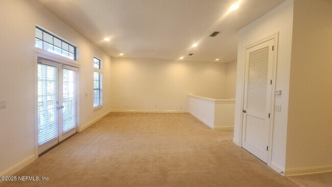 Building Photo - 654 S Loop Pkwy