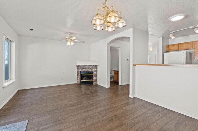 Building Photo - 4930 N Orchid Ln