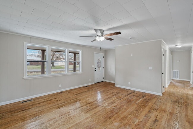 Building Photo - 117 Gayle Ave