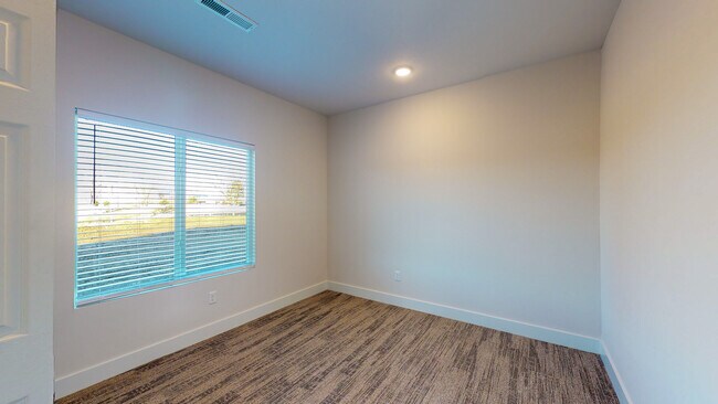 Building Photo - 15656 E 21st Ct N