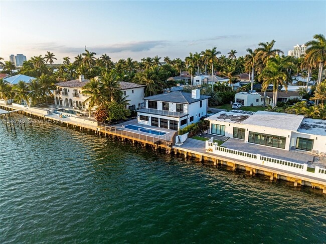 Building Photo - 1351 Bay Terrace