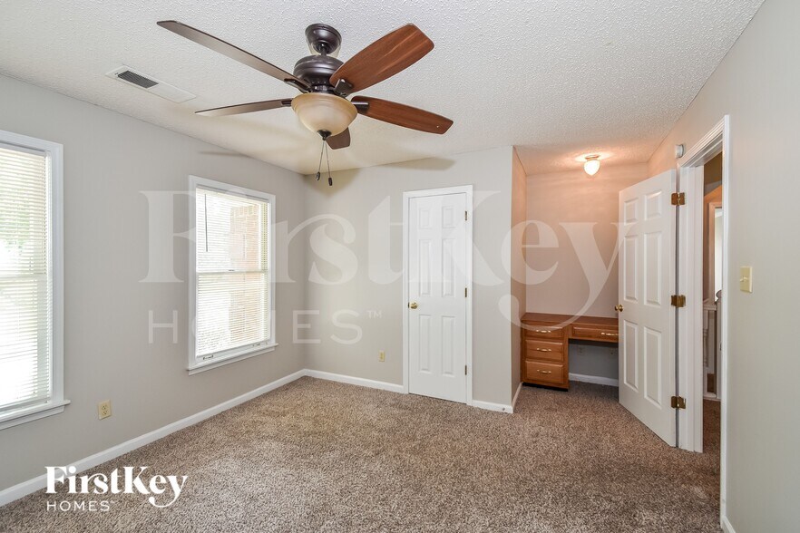 Building Photo - 1465 Fox Trace Dr