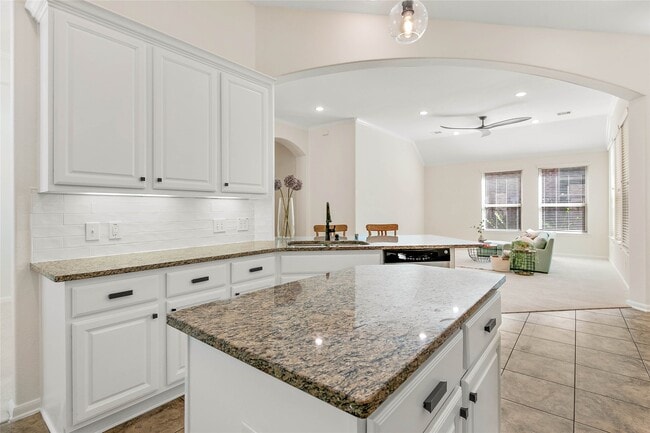 Building Photo - 35 E Wolf Cabin Cir