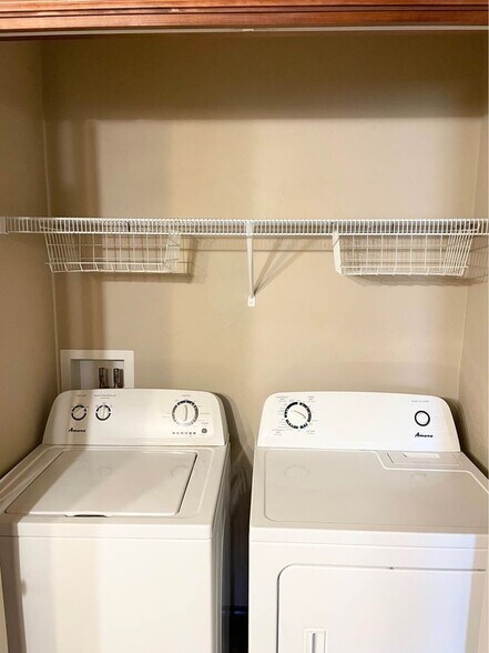 Building Photo - 3117 W Glenpark Dr