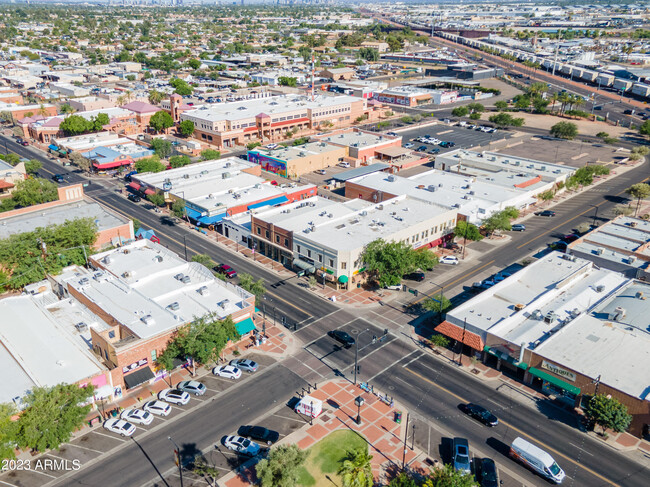 Building Photo - 5753 W Glendale Ave