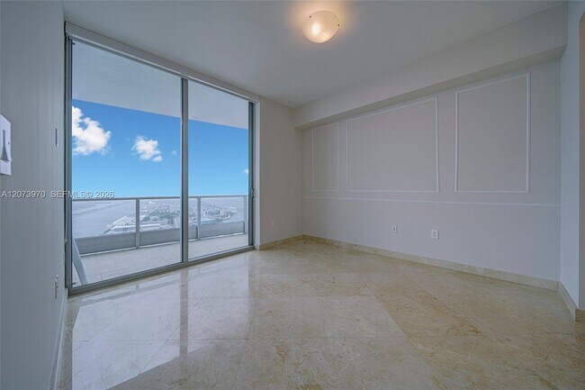 Building Photo - 900 Biscayne Blvd