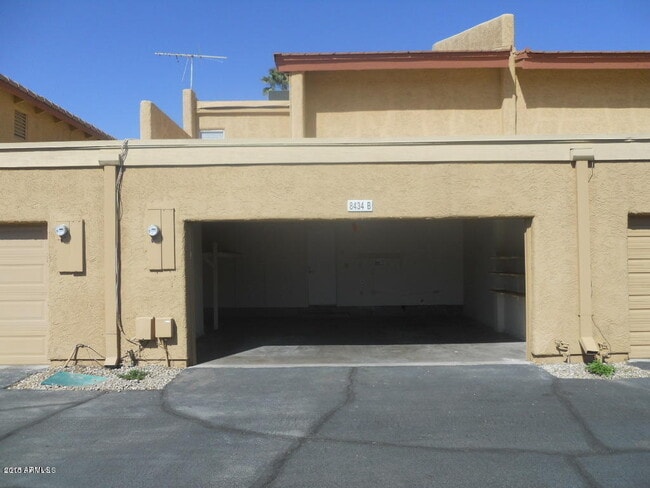 Building Photo - 8434 N Central Ave