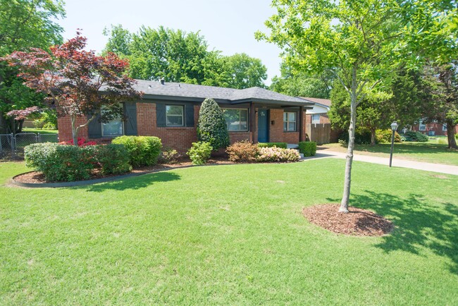 Building Photo - 6010 E 18th St