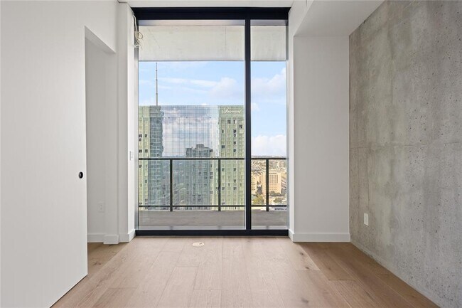 Building Photo - 610 Davis St