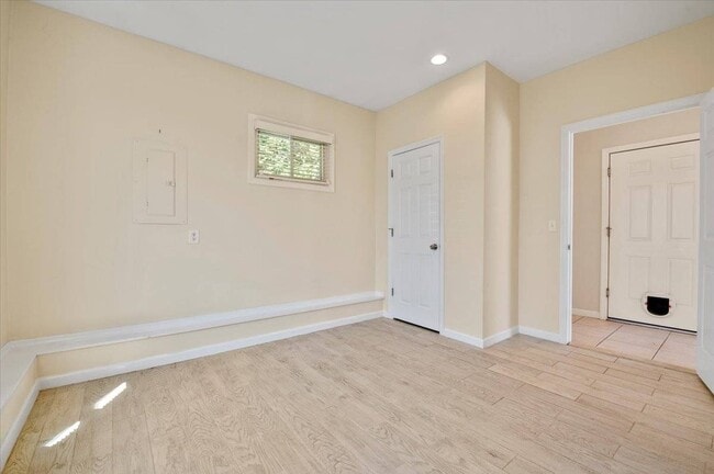 Building Photo - 25 A Gardners Ln