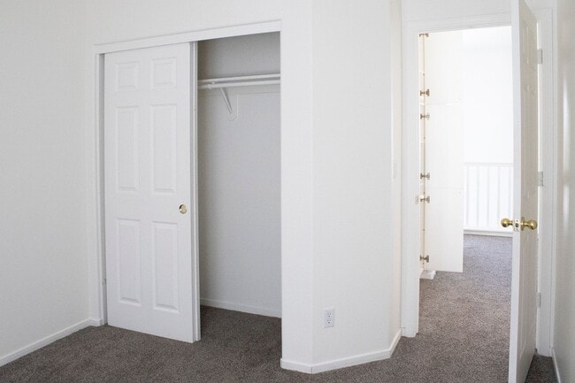 Building Photo - 3 bedroom 2.5 bathroom two-story rental in...