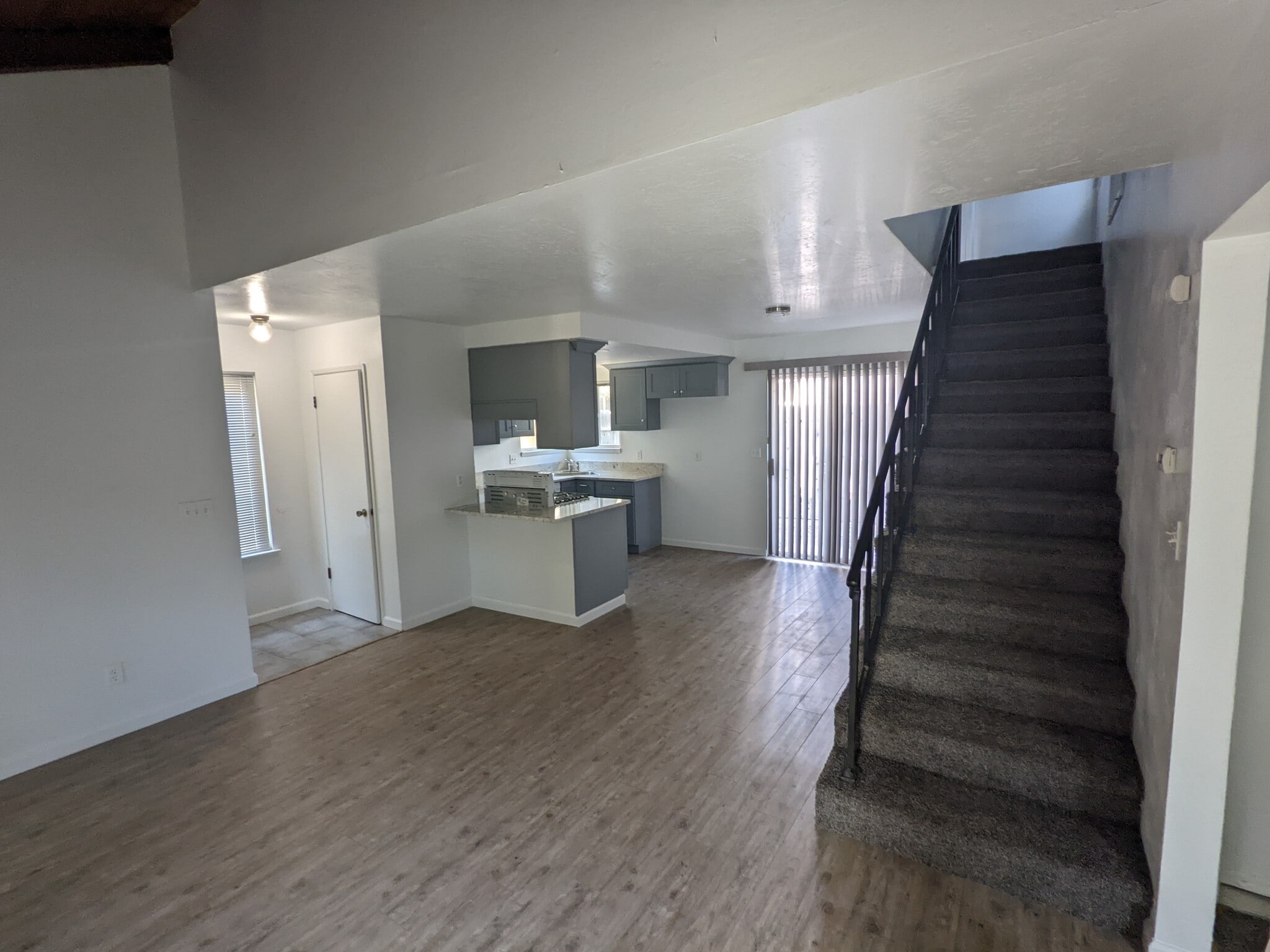 Building Photo - 1118 S Edison St