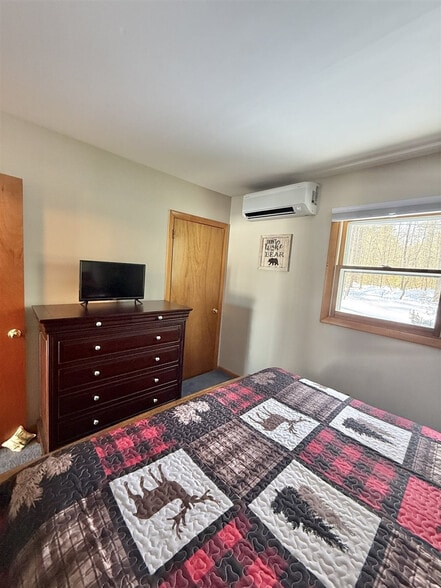 Building Photo - 35 Babes Ln