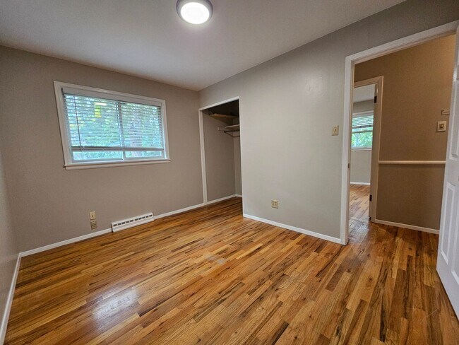 Building Photo - Virginia Village 4 Bed 3 Baths Large Yard Attached Garage Super Spacious!