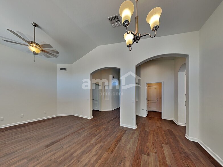 Building Photo - 10706 S Distillery Canyon Spring Dr