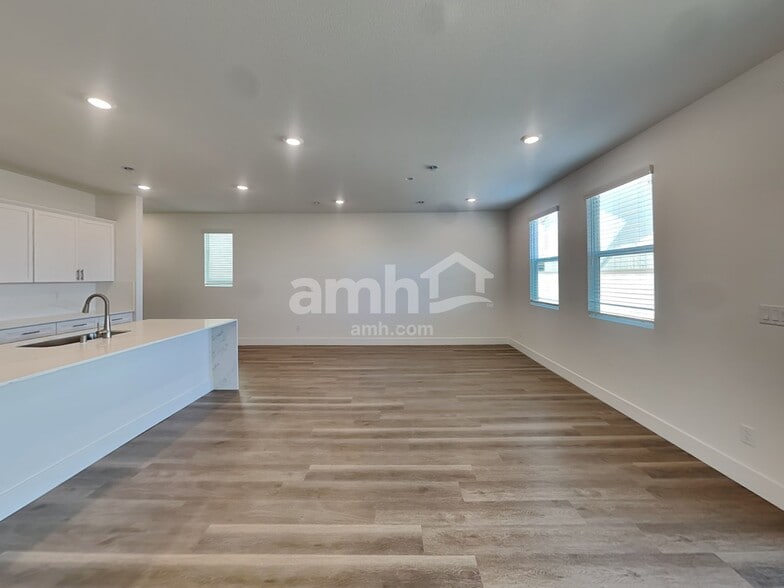 Building Photo - 5816 Astapor St