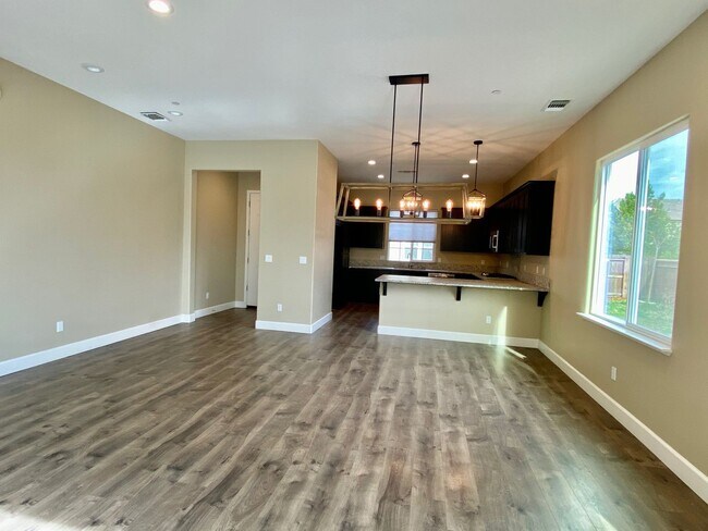Building Photo - SPACIOUS 3 BED, 2.5 BATHS, 2 CAR GARAGE WITH LARGE BACKYARD ON A CUL-DE-SAC