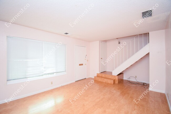 Building Photo - 2 Bed & 1.5 Bath Townhouse in San Jose, CA...