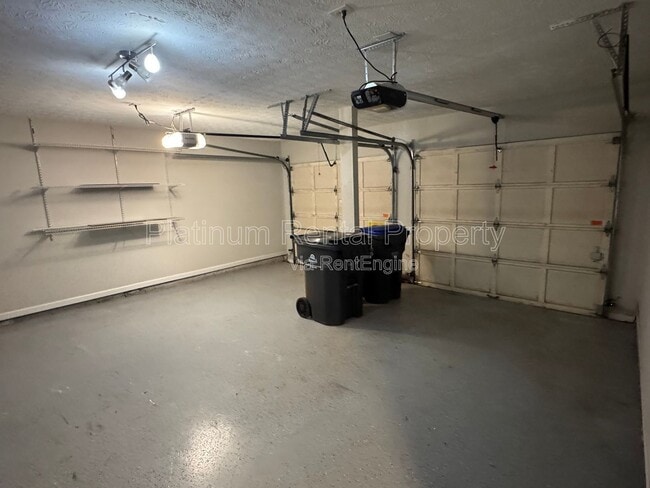 Building Photo - 11080 Crabapple Lake Dr