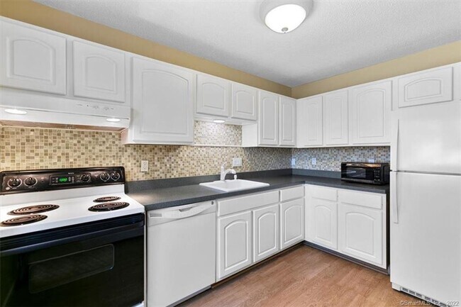 Building Photo - 675 Townsend Ave