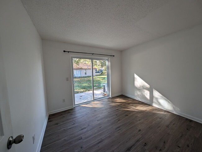 Building Photo - Crystal River 3/1 Duplex Available Near Wa...