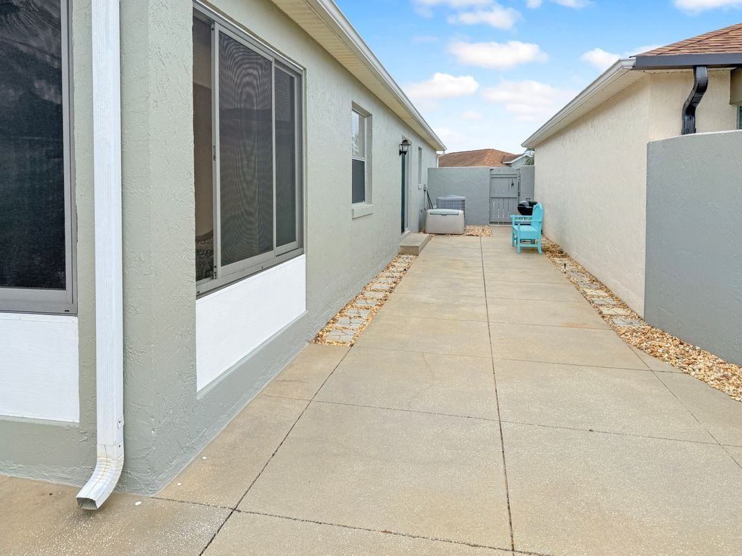 Building Photo - 408 Duarte Ln