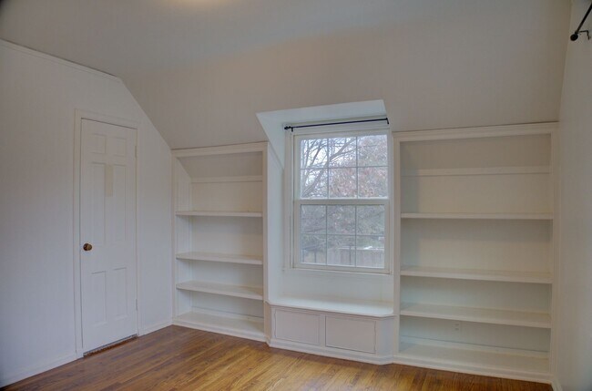 Building Photo - 3-bedroom, 2.5-bath home with mostly hardwood floors